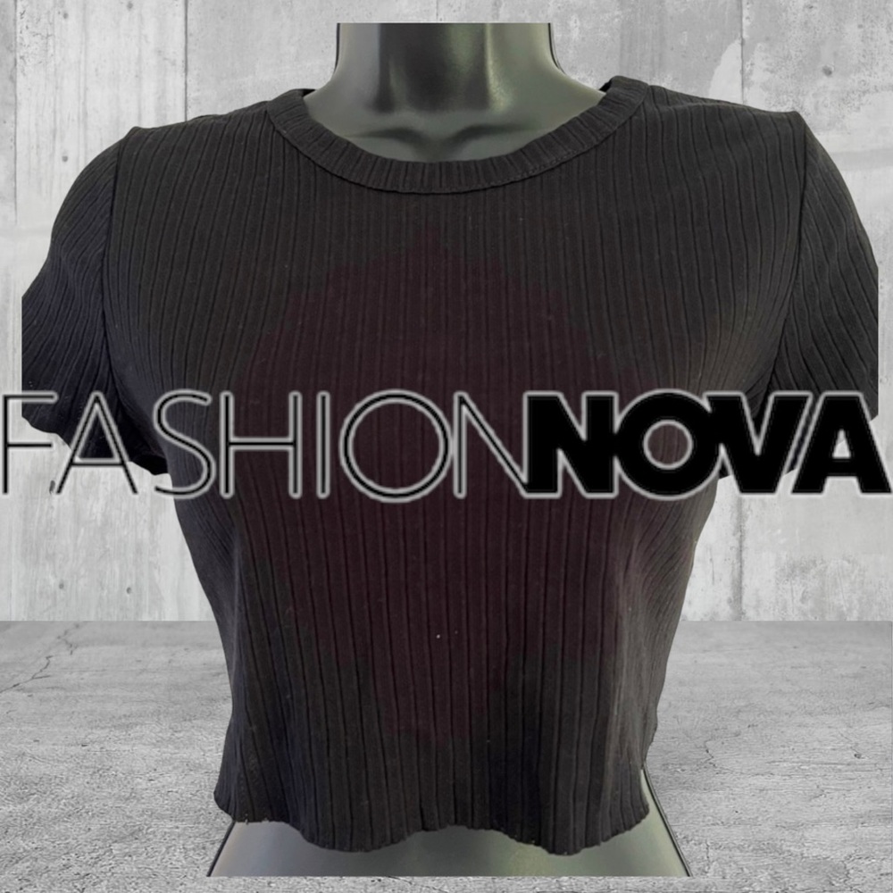 Fashion Nova black crop top - large